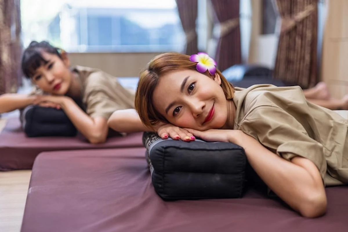 Masaż tajlandzki w spa do terapii i relaksu