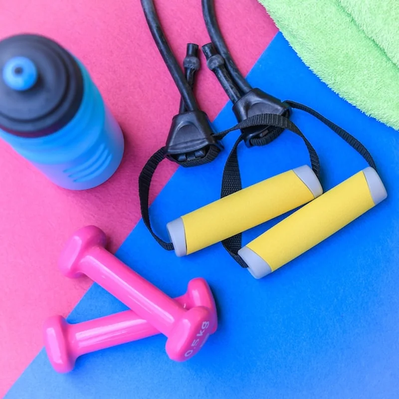 Jaki sprzęt do ćwiczeń w domu wybrać? Przewodnik po treningu